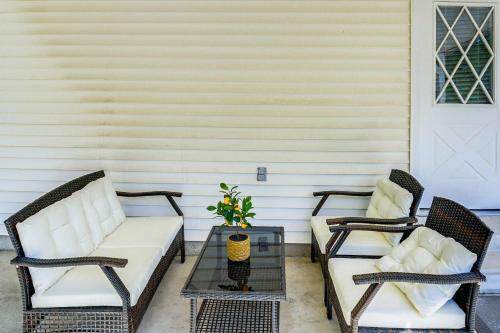 Hike, Fish and Golf Home with Patio in Greenville in Greenville, USA