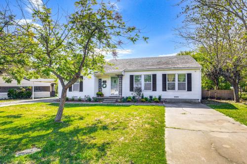 Hike, Fish and Golf Home with Patio in Greenville in Greenville, USA