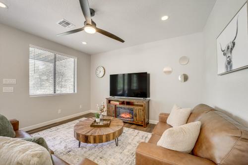 Games & Outdoor Seating: Cabin in Scenic Payson!, Payson (foto 2)