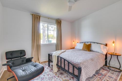 Lake-View Retreat with Grill in Eagle Rock!