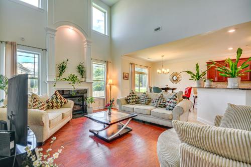 2 Mi to Oak Hollow Lake High Point Abode! in Friendship, USA