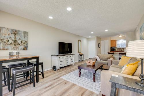 Walk to Pool and Lake Conroe Condo in Montgomery! in Montgomery, USA
