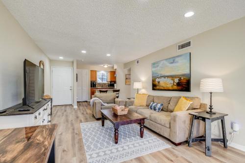 Walk to Pool and Lake Conroe Condo in Montgomery! in Montgomery, USA