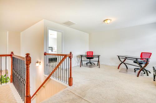 2 Mi to Oak Hollow Lake High Point Abode! in Friendship, USA