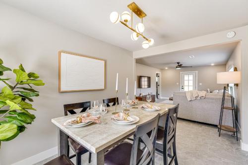 12 Mi to Dtwn Fayetteville Home with Fire Pit! in Springdale, USA