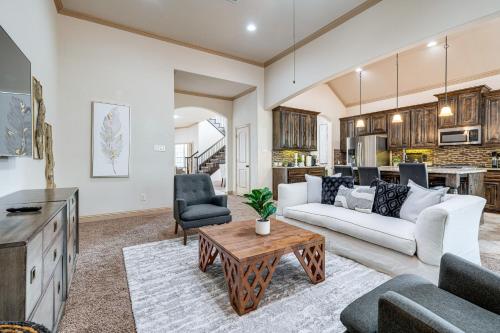4 Mi to Kalahari Resort Round Rock Home with Patio! in Round Rock, USA