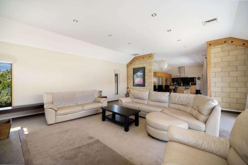 Wanaka Family Retreat - image 3