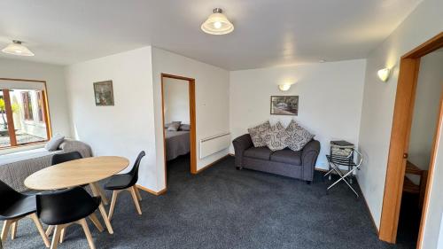 2 double beds, 1 twin bed
