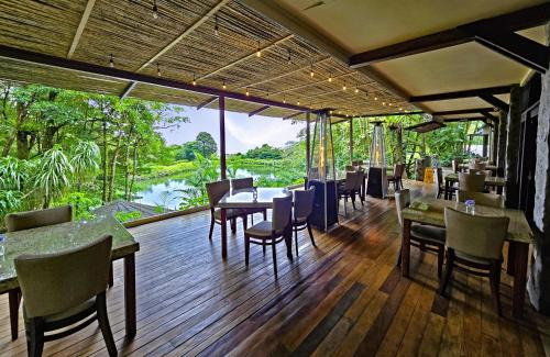 레스토랑, 엘 에스타블로 마운틴 호텔 (El Establo Mountain Hotel) in 몬테베르데