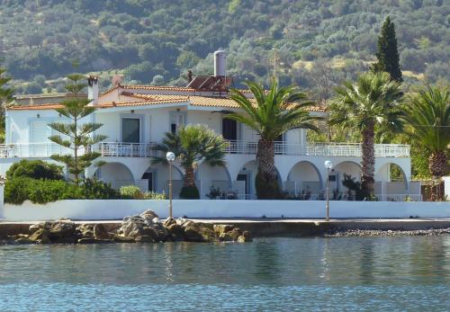 Manthos Sea View - Τροιζήνα