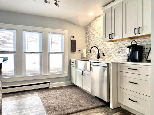 Konyha, Rockford IL 2BD Upper Queen Bed, Patio & Fast WiFi in Rockford (IL)