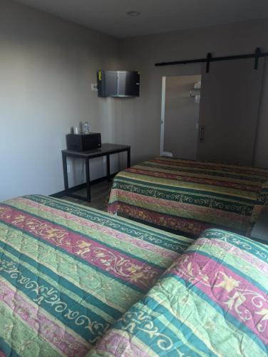 Star Inn Hotel in Maywood, USA