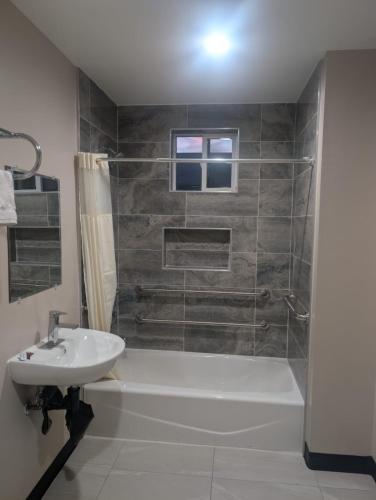 Star Inn Hotel in Maywood, USA