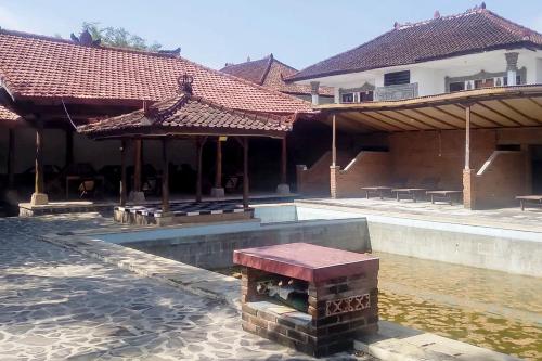 Entrance, Guest House Surya Ayu Permai Buleleng Mitra RedDoorz near Warung Bali 9