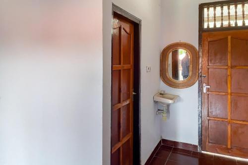 Guest House Surya Ayu Permai Buleleng Mitra RedDoorz Guest House Surya Ayu Permai Buleleng Mitra RedDoorz