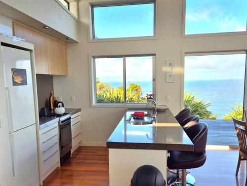 Konyha, XSPOT Cliff House apartment, secluded 4WD location in Great Barrier Island