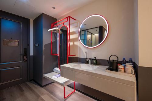 Double Room image 6