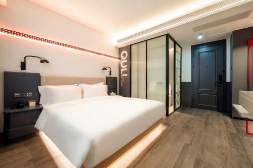 Standard Double Room image 4