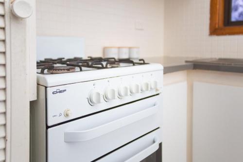 Stay next to train station! Melbourne CBD 12 km! in 瑞斯維爾