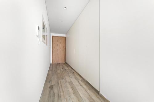 StoneTree - Newly Furnished - Stylish - image 2
