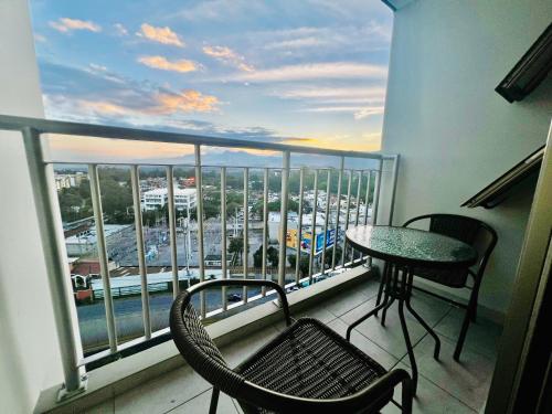 Luxury Apt Near Airport in Zone 11