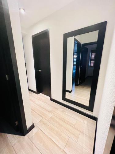 Luxury Apt Near Airport in Zone 11