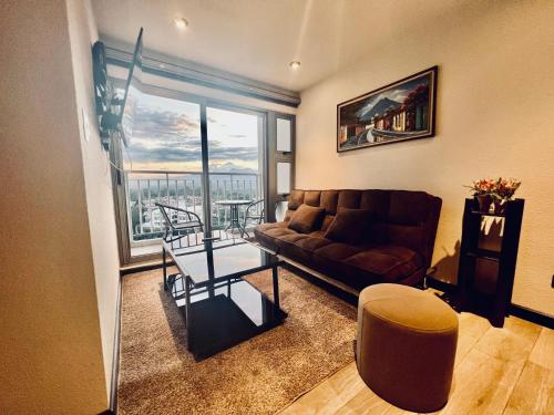 Luxury Apt Near Airport in Zone 11