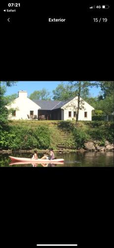 Riverside lodge in Killowen
