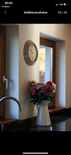 Riverside lodge in Killowen