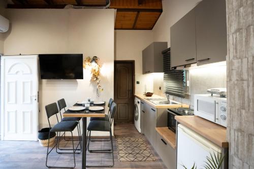PLATS Traditional Living in Gefira Plaka