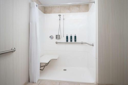 DoubleTree by Hilton Greensboro - image 10