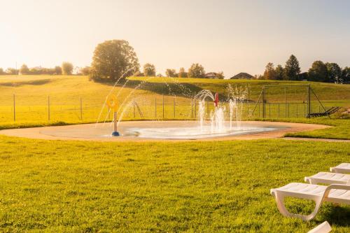 Peldbaseins, Jura Sport & Spa Resort in Muriaux