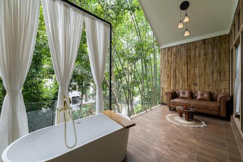 room detail thumbnail 2