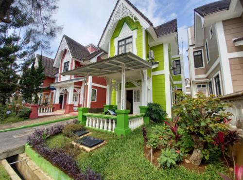 Villa kota bunga at puncak bogor free ac & wh, Cikundul