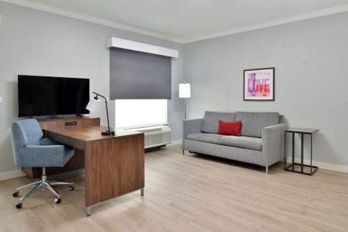 Hampton Inn & Suites Greenville - image 8