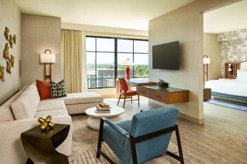Lively Hotel on OAK Oklahoma City, Tapestry by Hilton – khách sạn tại The Village