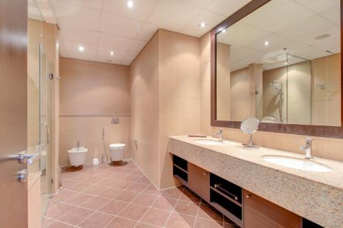 Luxe Getaways Royal Amwaj Palm Jumeirah Resort Apartment Holiday Home, Dubái (foto 5)