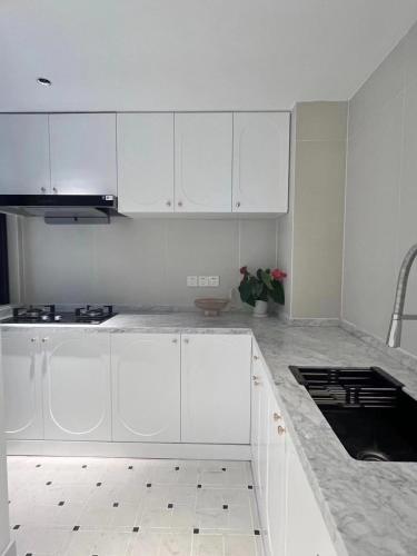 Eastern Hub - Lujiazui Branch 2bedroom Apt with Panoramic River View in Luxurious Commercial Area, Shanghai (photo 10)