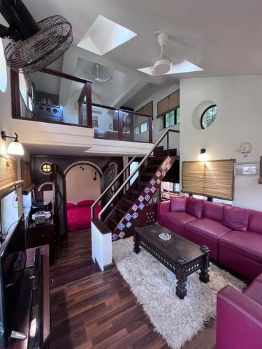 Cottage I 5min to M-2 Motorway 10min to BahriaTown – khách sạn tại Wapda Town