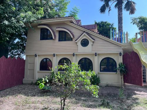 Cottage I 5min to M-2 Motorway 10min to BahriaTown - image 10