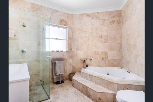 Picasso Villa in Rose Bay in Rose Bay
