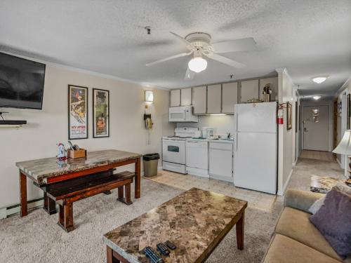 ML365 Slope Side Getaway In Snowshoe Sleeps 6 WiFi Parking ML365 Slope Side Getaway In Snowshoe Sleeps 6 WiFi Parking