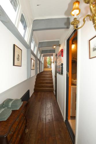 Amsterdam Center - Houseboat by Captain Ricard, Amsterdam (photo 9)