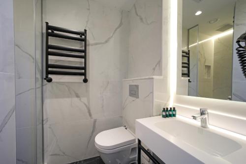 Budget Double Room image 2