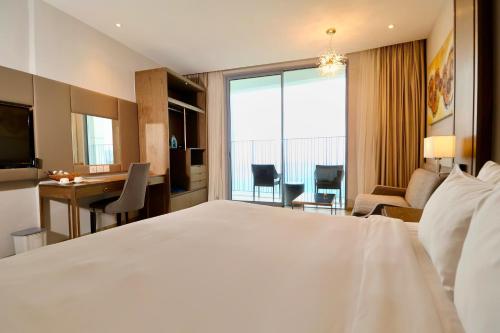 Studio with Sea View image 9