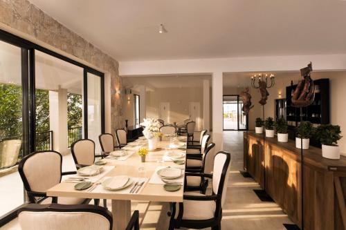 مطعم, W15 Ambuluwawa in جامبولا