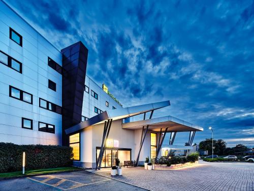 홀리데이 인 익스프레스 밀라노 - 말펜사 공항 바이 IHG - 숙소 외관