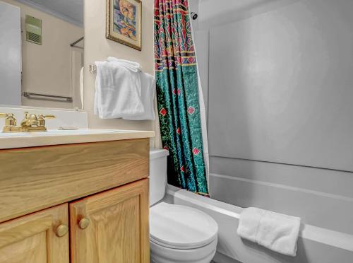 ML258 Slope Side Getaway With Deck Parking WiFi in Snowshoe, USA