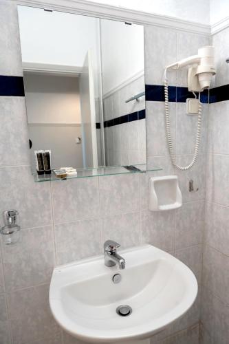 Anesis Hotel - image 2