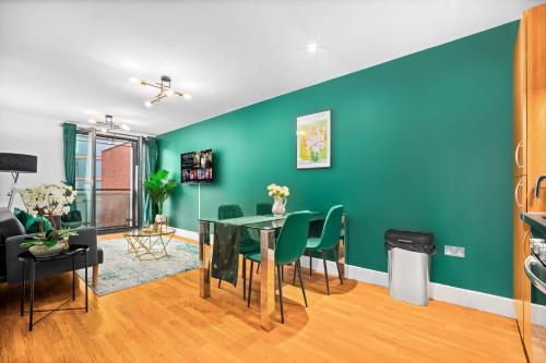 Sleeps 7 - 4 Beds Apt Arcadian Centre B'ham - image 2